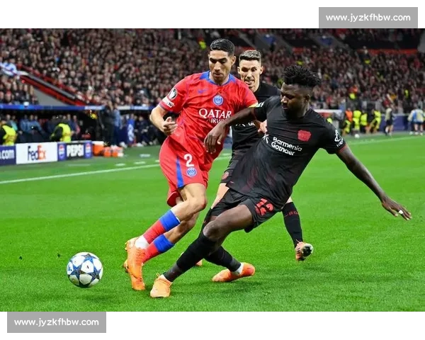 勒沃库森开放日：儿童发布会里的足球暖光